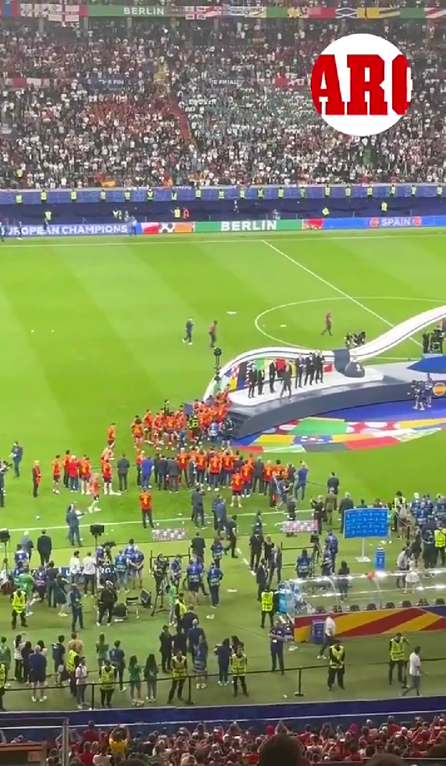 英格兰翻盘西班牙，贝林厄姆扛起全队