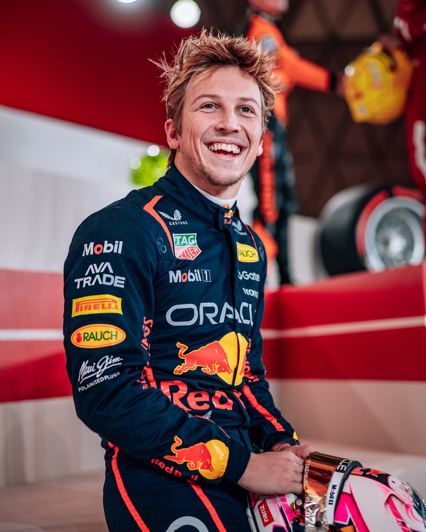 阿斯顿马丁完胜雷诺车队，汉密尔顿关键制胜