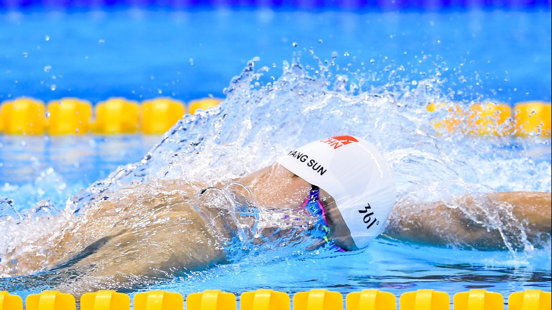 阿劳霍在球王对决中写就自己的名字，当钢铁防线成为巴萨的新旗帜