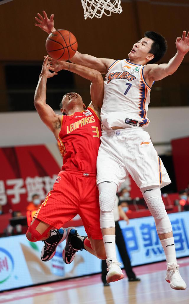 开云APP-深圳队逆转四川队，布克带队取胜